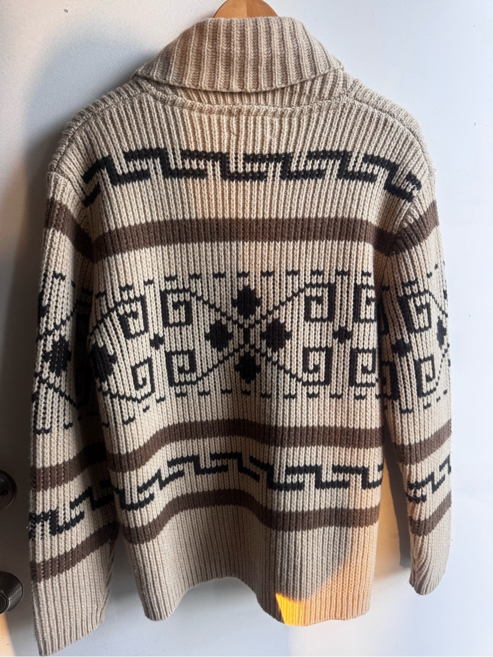 Cozy Pendleton classic cardigan - Picture 4 of 7